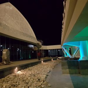 luz-verde-nocturna-arquitectura